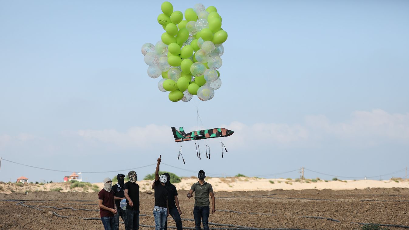 Palestinians prepare fire balloons in Gaza fire balloons,Gaza,Gaza Strip,Israel,ncendiary balloons 
