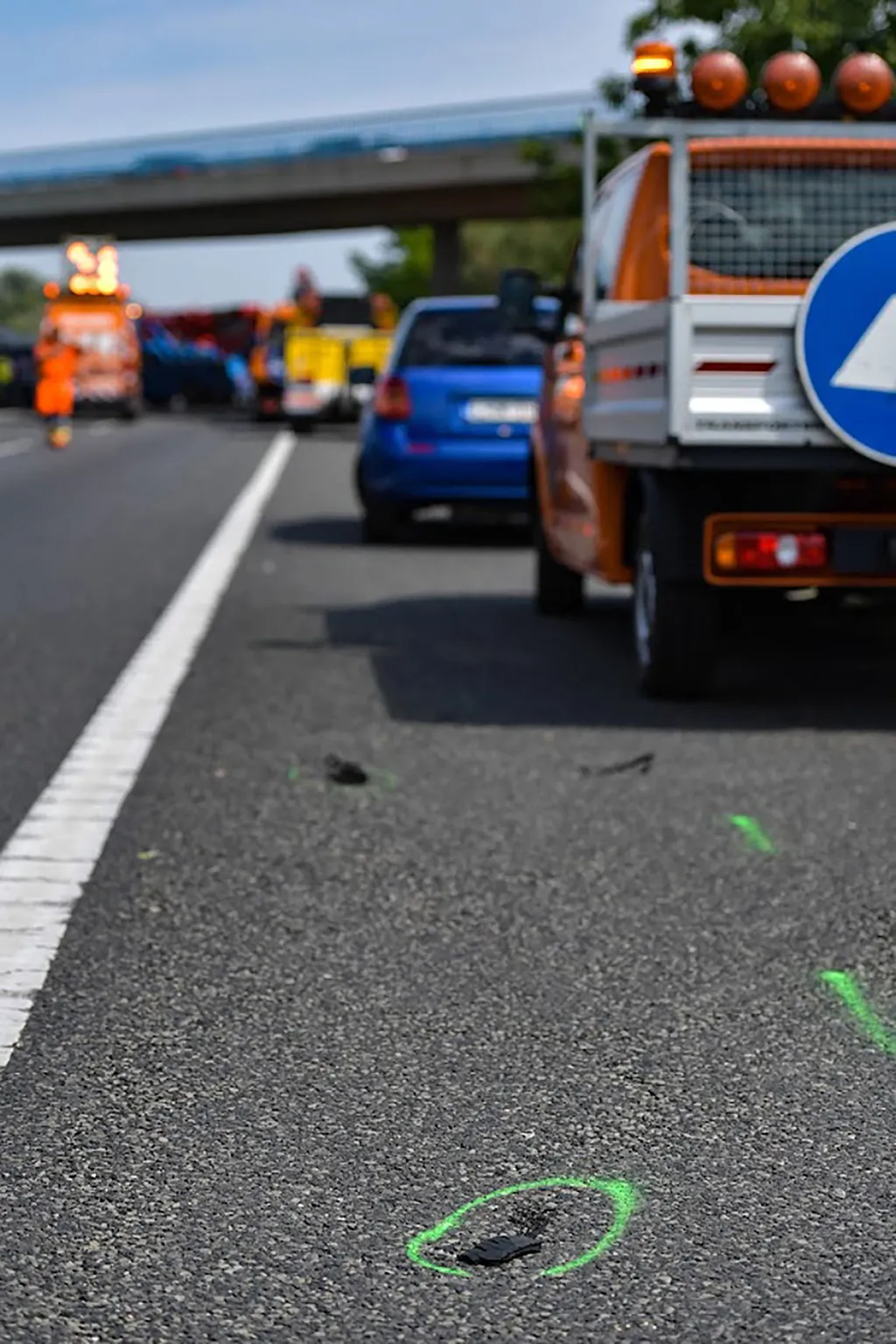 busz, baleset, M7, autópálya, sérült, halott, Felborult egy busz az M7-esen, nyolc ember meghalt, autóbusz az M7-es autópálya Szabadbattyán 