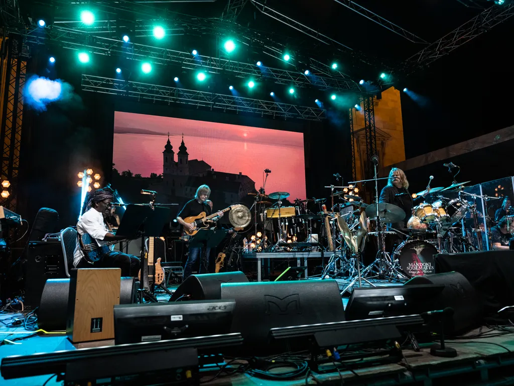 Mandoki Soulmates Koncert, Budapest,  2021.08.21., Mike Stern, Al di Meola, Richard Bona, Mike Stern, Leslie Mandoki 