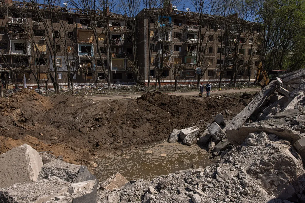Ukrán válság 2022, orosz, ukrán, háború, Ukrajna, rom, épület, pusztítás 