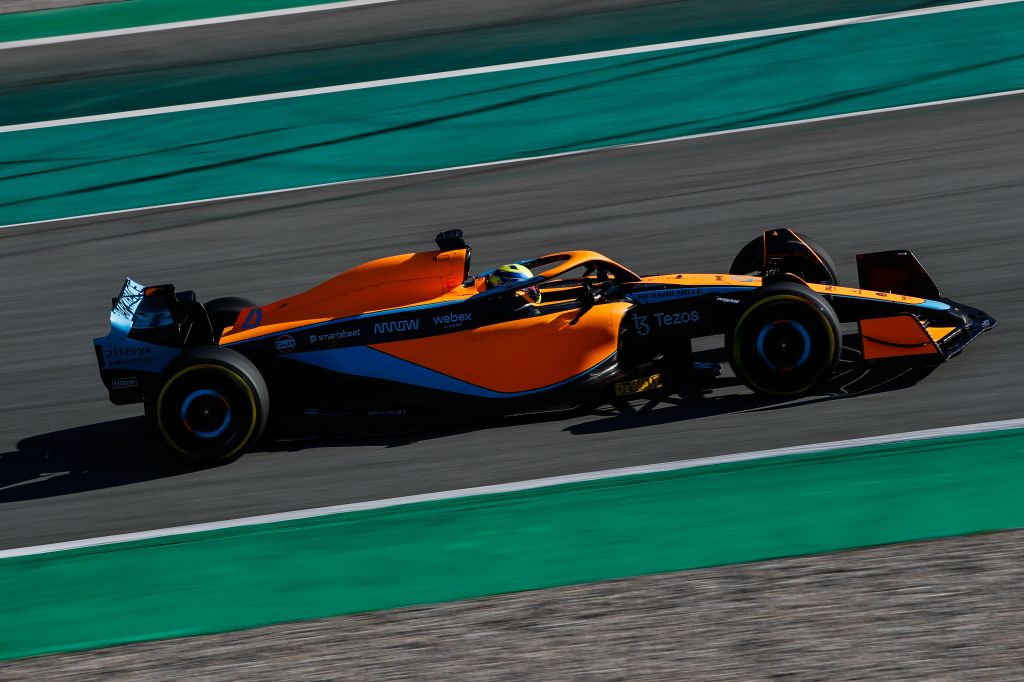 Forma-1, Barcelona, forgatás, bejáratás, McLaren MCL36, Lando Norris 