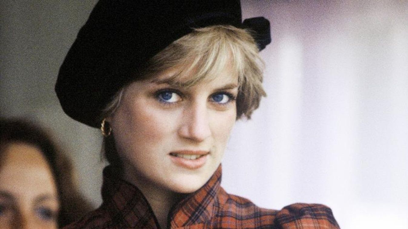 portrait tartan SCOTLAND - SEPTEMBER 1982:  Princess Diana, Princess of Wales, at the Braemar Highland Games on September 1982 in Scotland.  (Photo by Anwar Hussein/WireImage) 