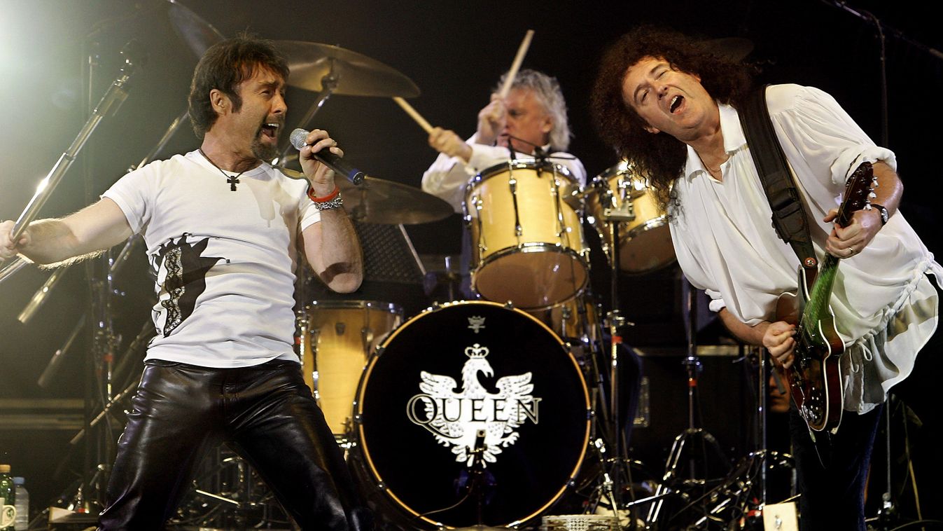 GERMANY-GB-MUSIC-CONCERT-QUEEN ROCK MUSIC CONCERT MUSICIAN SINGER GUITARIST MUSICAL GROUP DRUMMER SQUARE FORMAT 