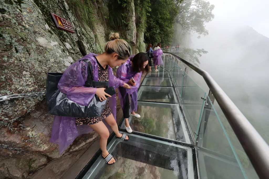 Lingyundu glass trestle opens to public in east China China Chinese Zhejiang Ningbo glass trestle glass trestle Lingyundu Xuedou Mountain Lingjüntu üvegpadlós sétautat 