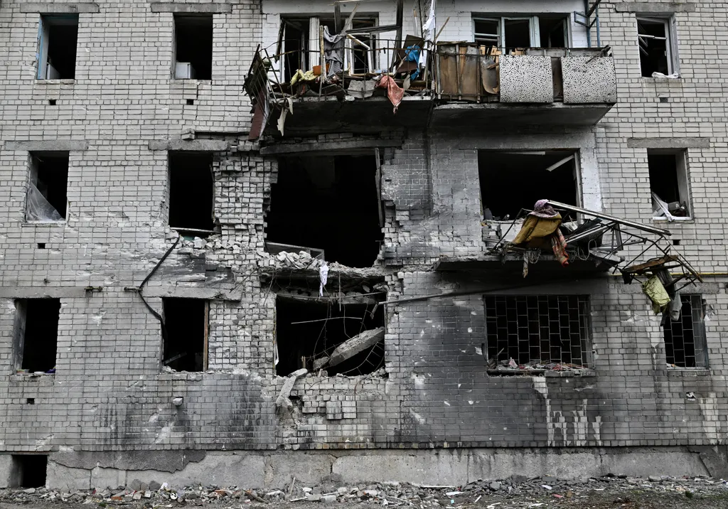 Ukrán válság 2022, orosz, ukrán, háború, Ukrajna, épület, rom, Csernyihiv 