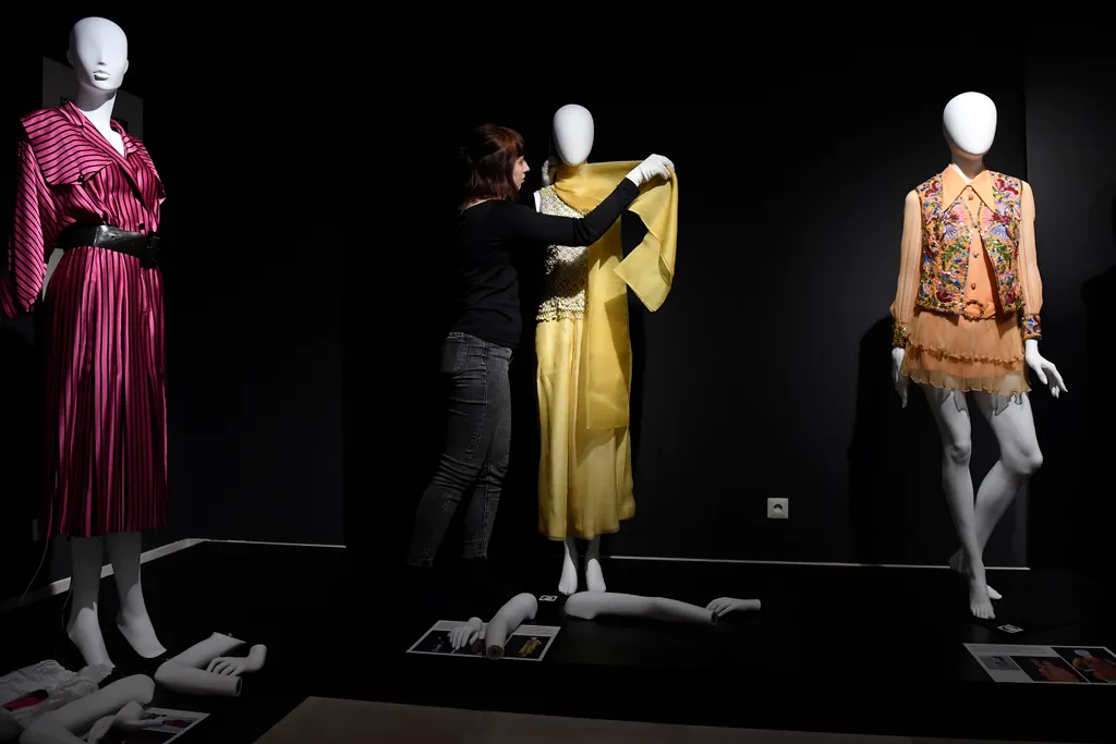 Képeken Rotschild Klára divatkirálynő által tervezett ruhák, galéria, 2021 