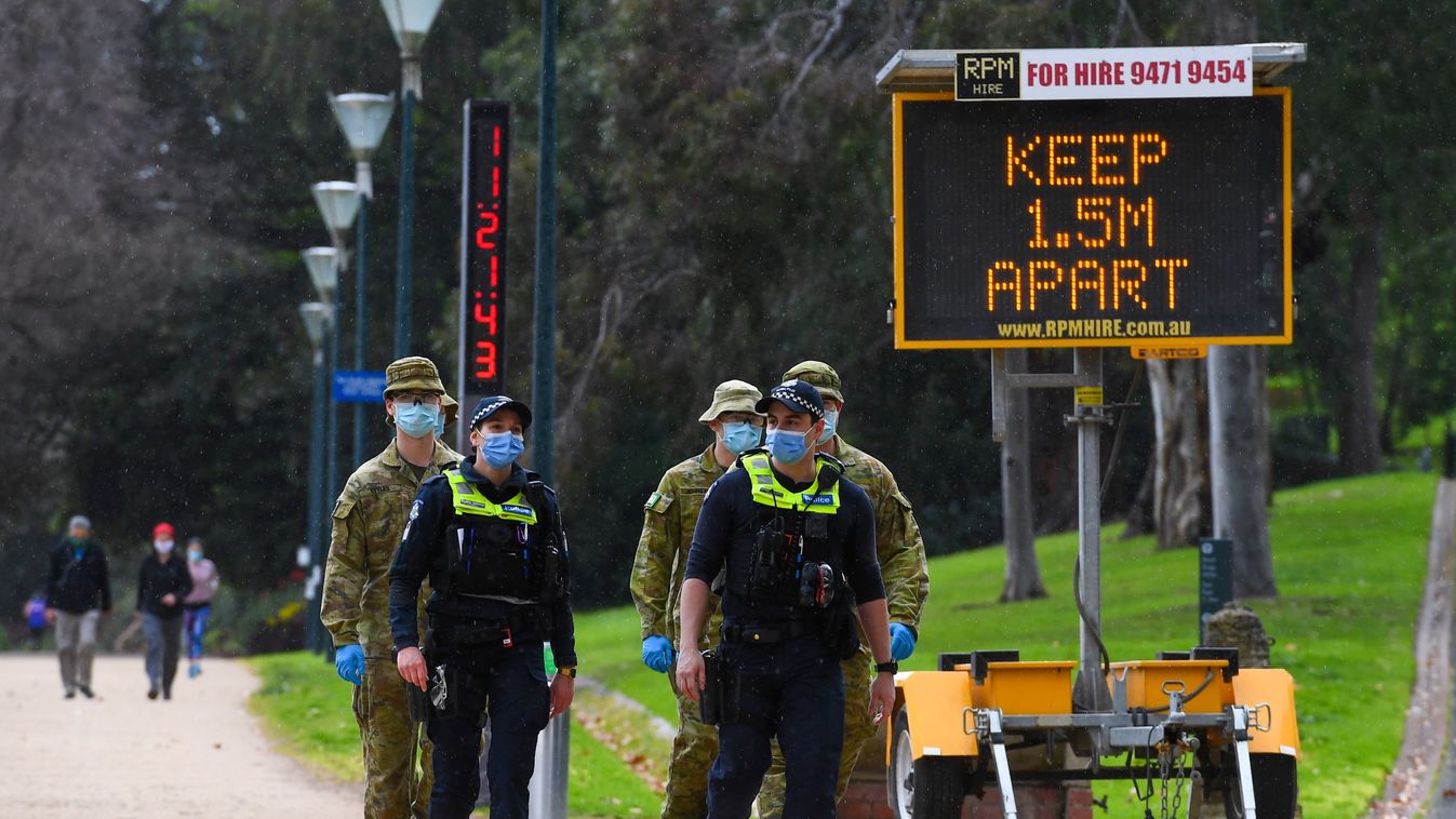 health Horizontal Police officers and soldiers patrol a popular running track in Melbourne on August 4, 2020 after the state announced new restrictions as the city battles fresh outbreaks of the COVID-19 coronavirus. - Australia's Victoria state imposed f