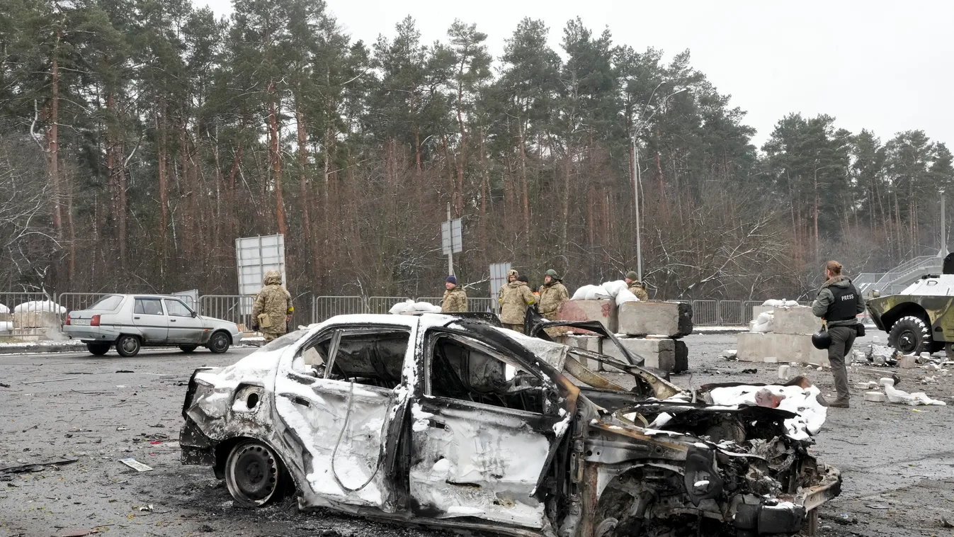 Orosz-ukrán háború, ukrán konfliktus, harc, Brovari, kiégett jármű, kiégett járművek 