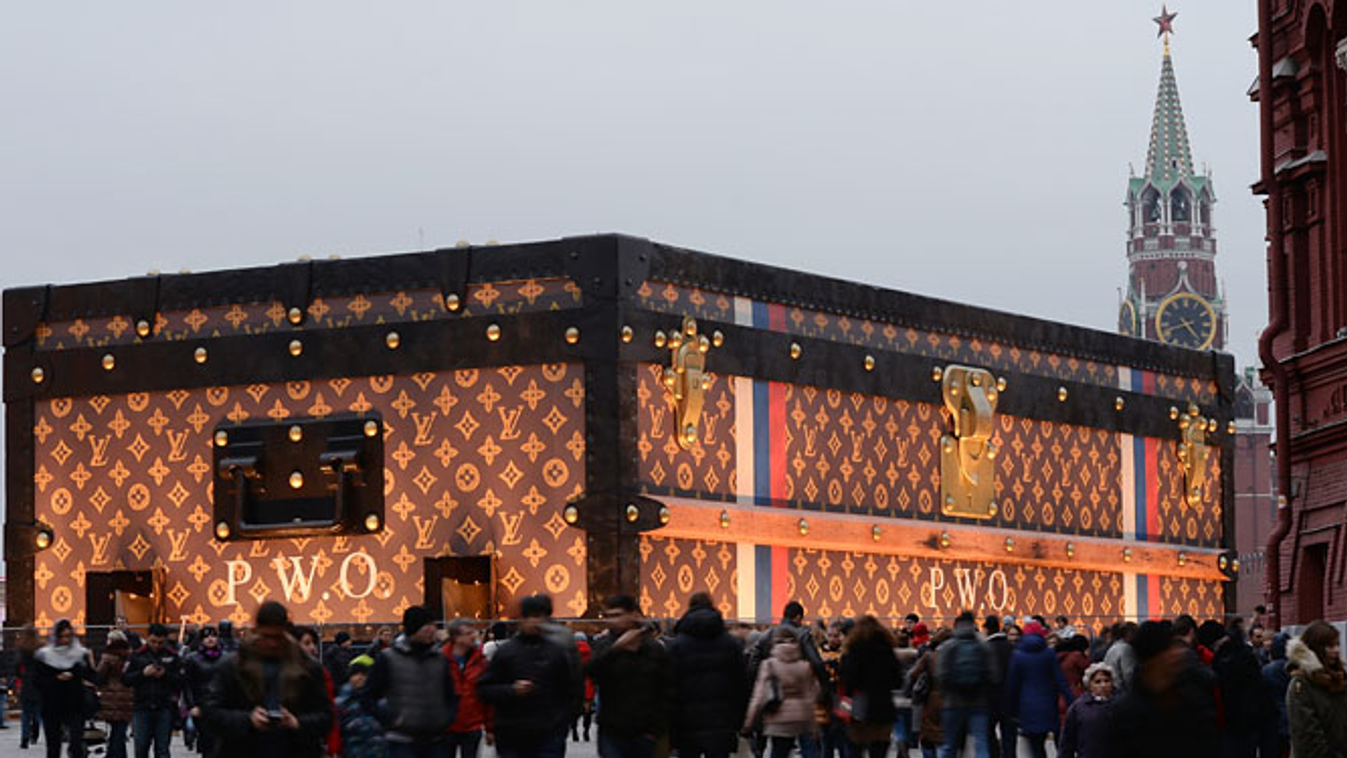 A moszkvaiak elbontatnák a Louis Vuitton börönd alakú pavilonját a Vörös térről 