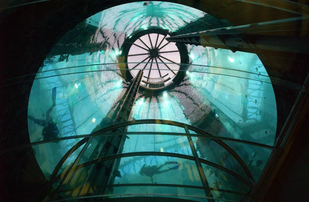 A lift inside a fish tank Curiosities GERMANY:DEU HUM Human-Interest Radisson_SAS_Hotel aquadom divers elevator feature fish_tank foyer interior lobby scuba_diving Horizontal AQUARIUM DIVING HOTEL LIFT 