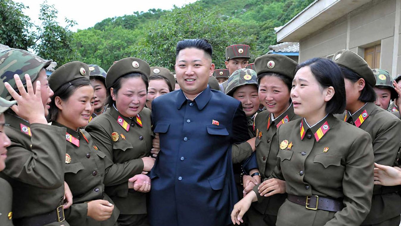 Észak-Korea és a szex, koreai katonanők és Kim DzsongUn vezető a koreai állami média felvételén