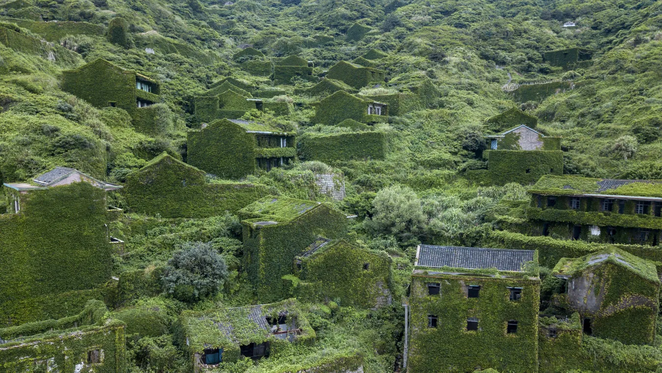 zöld falu lakatlan, Houtouvan, Sengsan, Csöcsiang, Houtouwan on Shengshan island, China's eastern Zhejiang province 