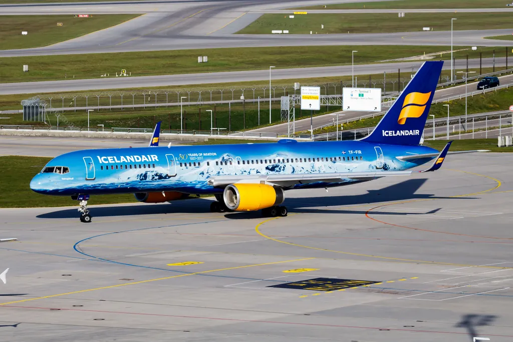 Munich,,Germany,-,October,17,,2017:,Icelandair,Passenger,Plane,At arrives,plane,flight,passenger plane,arrival,charter,freight,air 