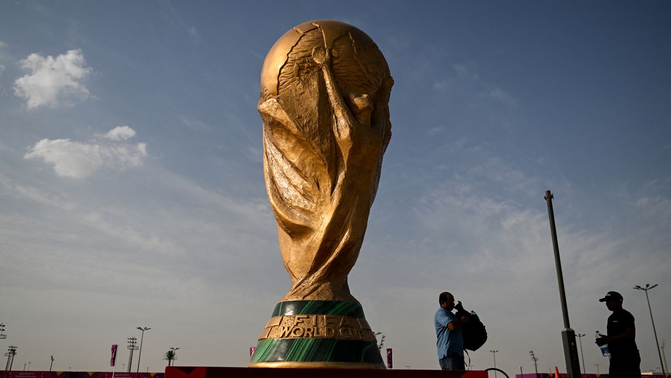 FIFA fbl TOPSHOTS Horizontal FOOTBALL ILLUSTRATION TROPHY WORLD CUP SCULPTURE 