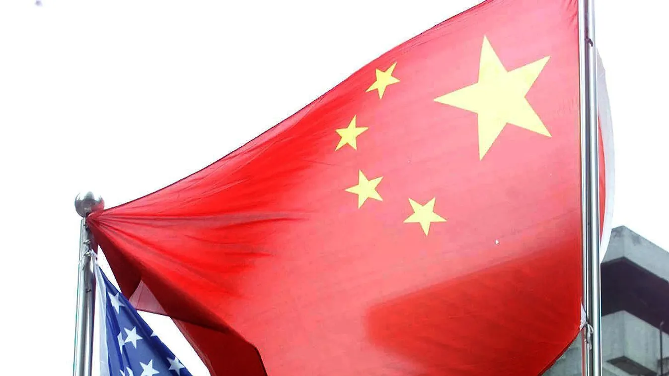 kínai és amerikai zászló 