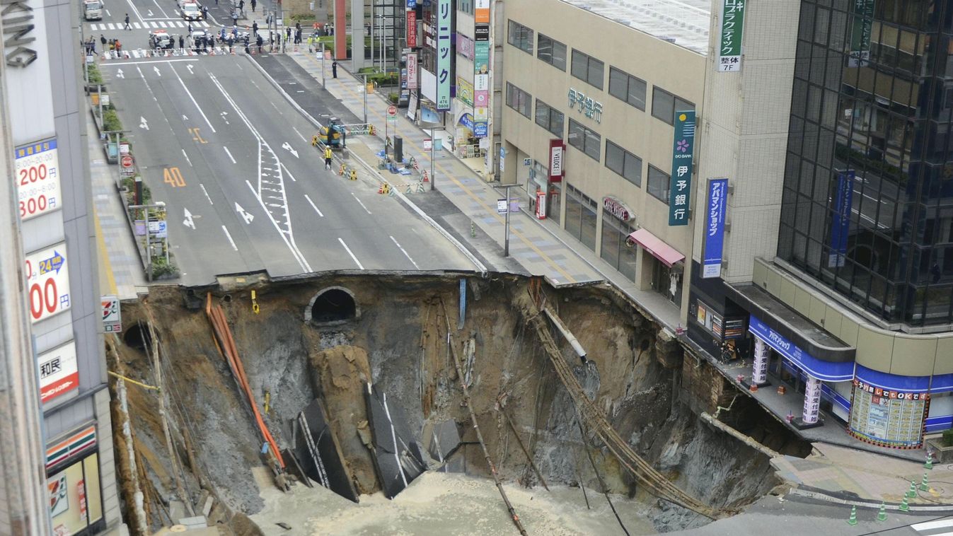 A  huge sinkhole formed in  Fukuoka 