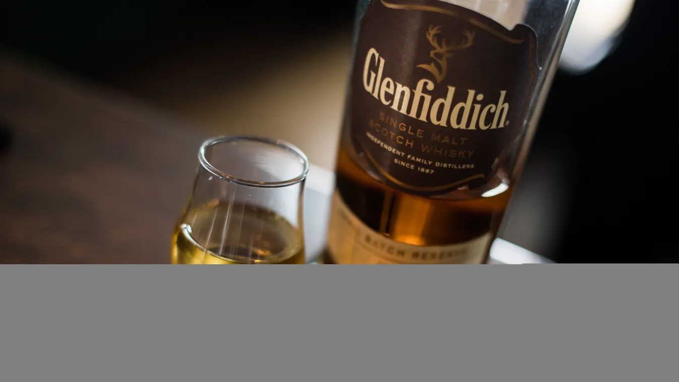 Glenfiddich whisky, alkohol, ital, 
 Bucharest,,Romania,-,August,5,,2021:,Illustrative,Editorial,Image,Of symbol,distillery,glenfiddich,illustrative editorial,bottle,logo 