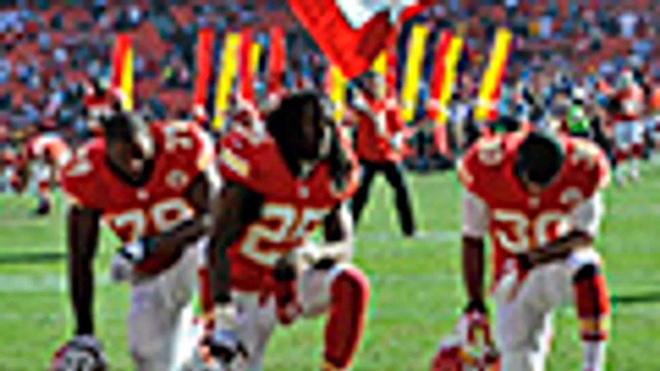 NFL, a Kansas City Chiefs játékosai imádkoznak