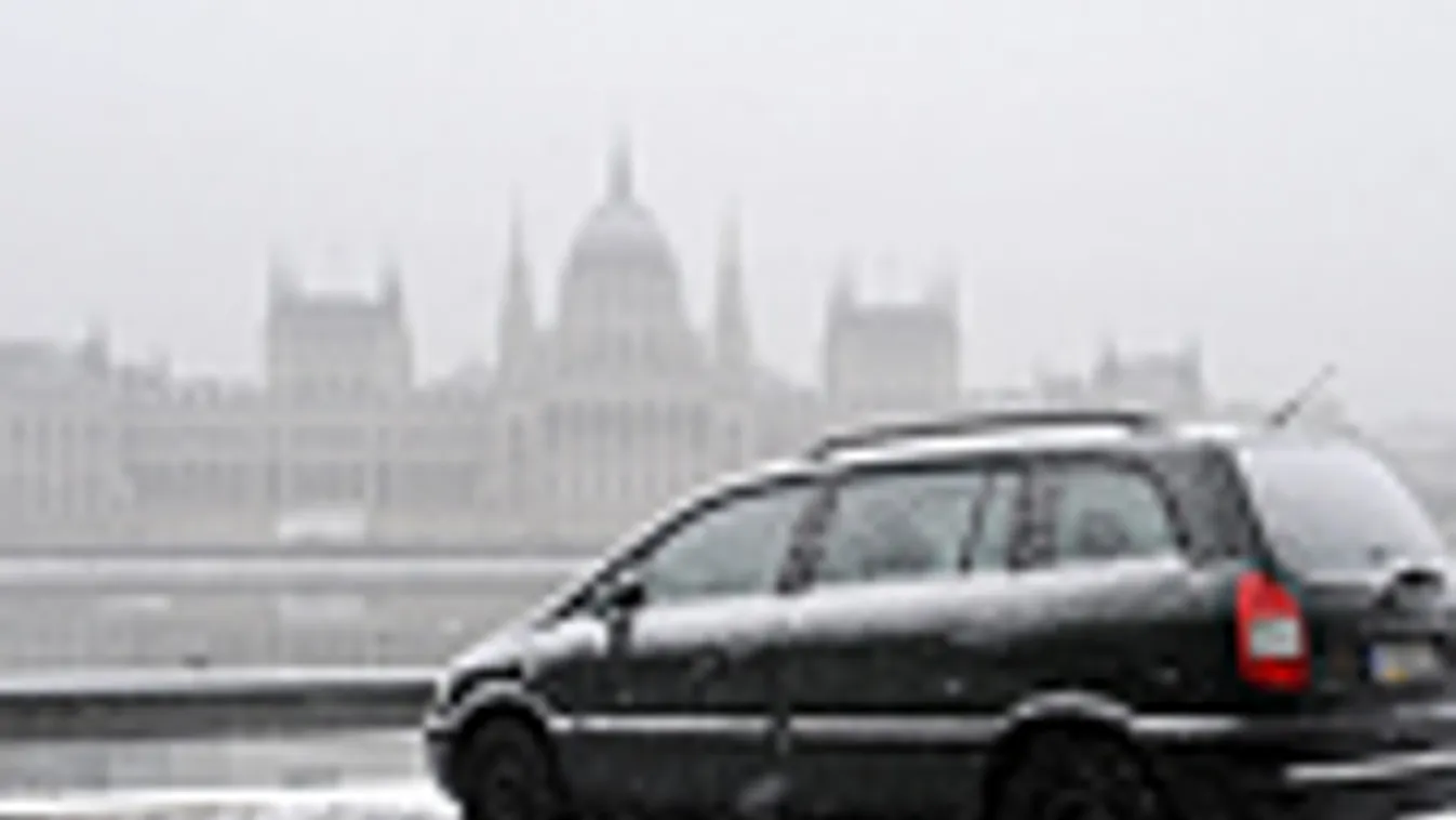 időjárás, hó, havazás, időjárás, hó, havazás, Hóesés  Budapesten, a budai alsó rakparton.