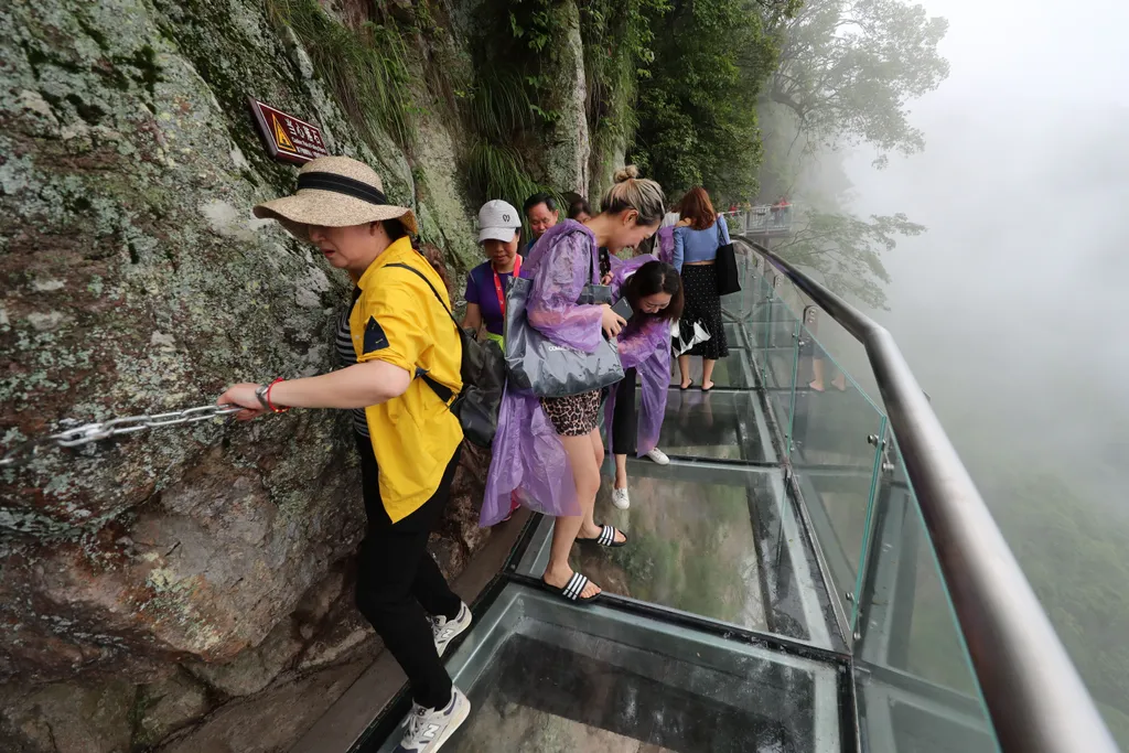 Lingyundu glass trestle opens to public in east China China Chinese Zhejiang Ningbo glass trestle glass trestle Lingyundu Xuedou Mountain Lingjüntu üvegpadlós sétautat 