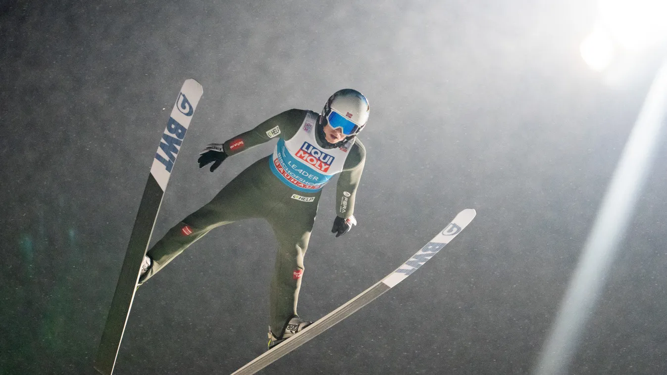 Horizontal WORLD CUP SKIJUMPING BACK VIEW FULL LENGTH ACTION SPORT 