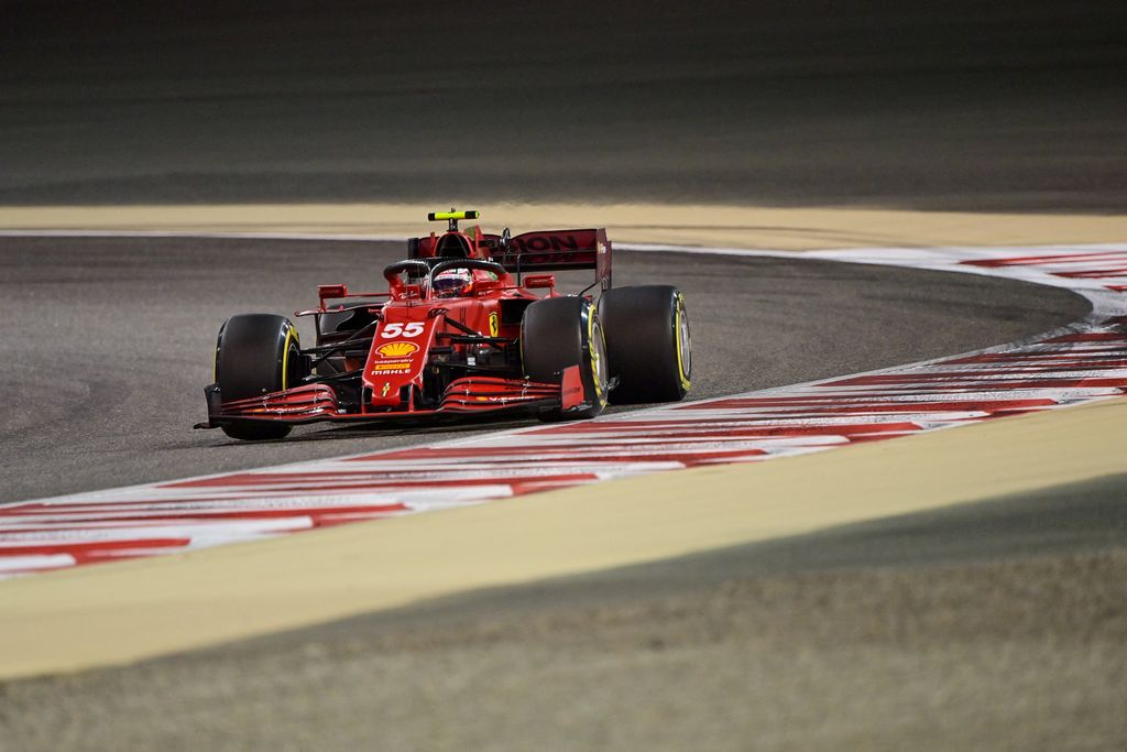 Forma-1, Carlos Sainz, Ferrari, Bahreini Nagydíj 2021, péntek 
