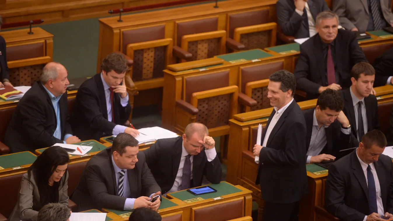 parlament országgyűlés plenáris ülés schiffer andrás 