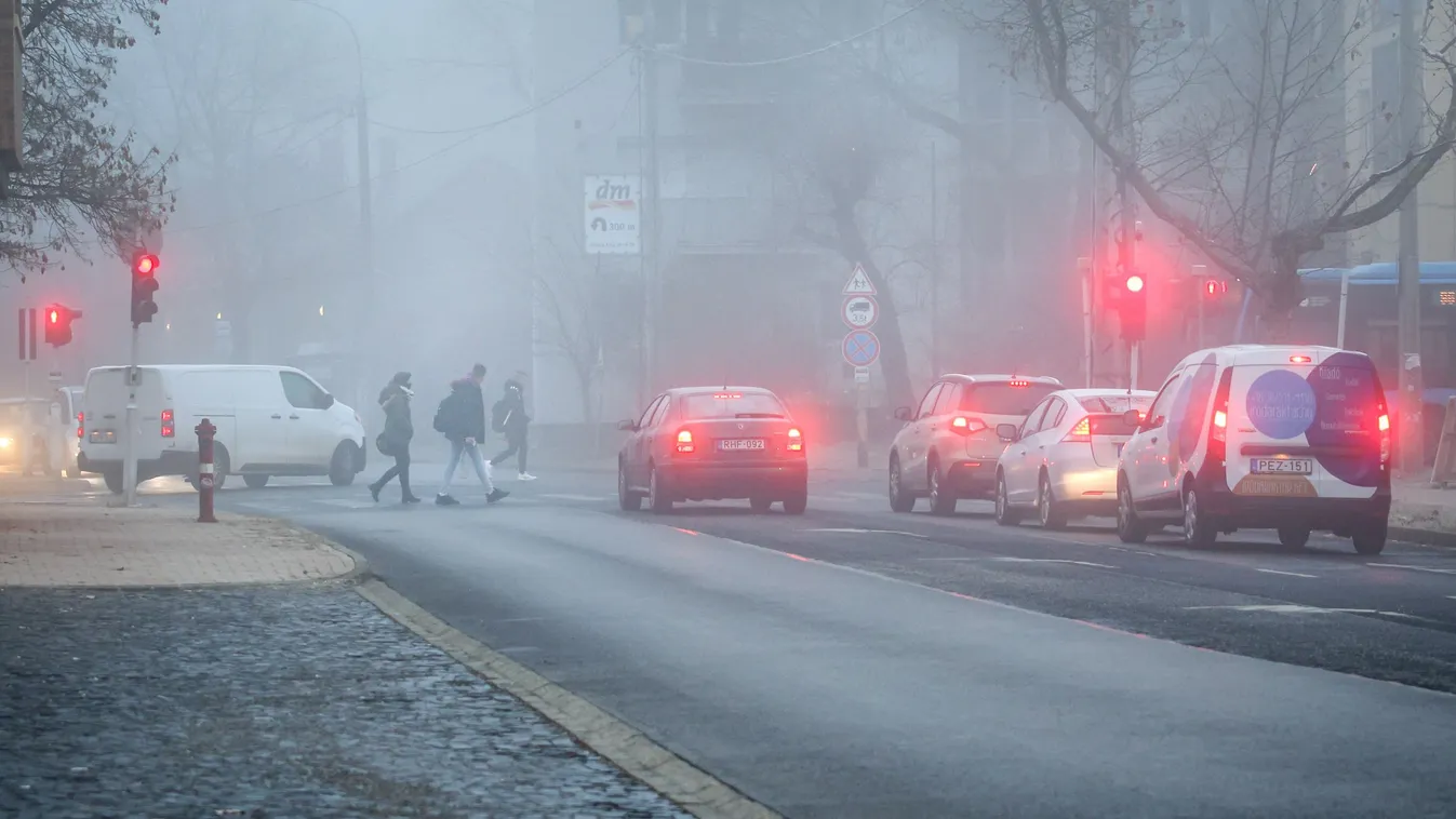 Fagyos ködszitálás és reggeli csúcs Újpesten köd, Budapest, időjárás, 2021.12.14. 