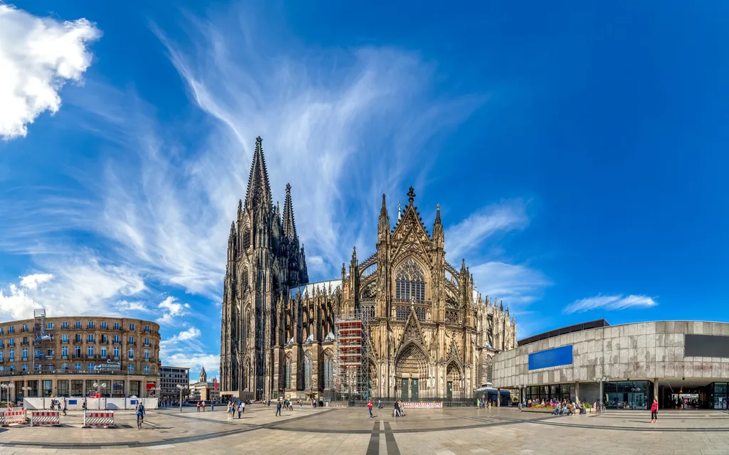 Köln, dóm, székesegyház, építészet, vallás, Ezen a napon 142 éve elkészült a kölni dóm 