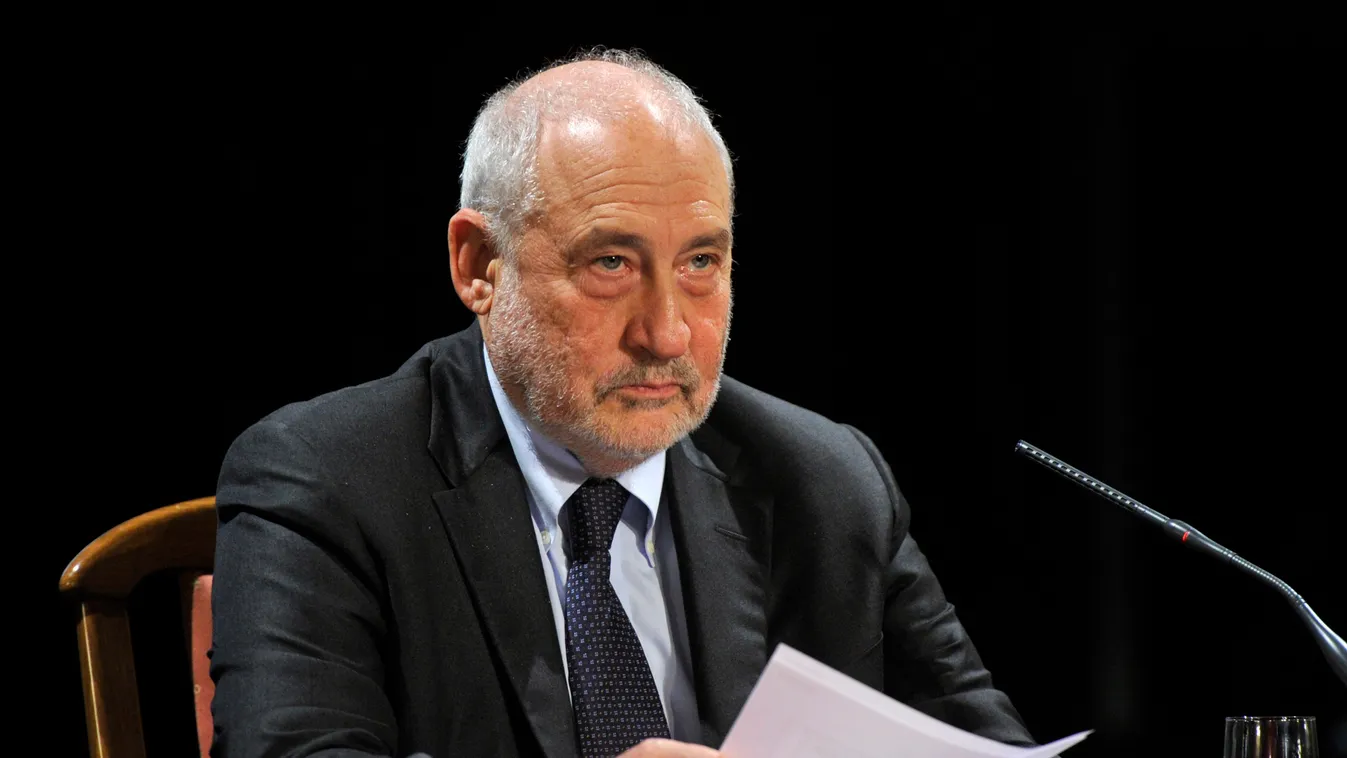 Stiglitz, Joseph E. előad előadás Foglalkozás FOTÓ FOTÓ ÁLTALÁNOS KÉPKIVÁGÁS közgazdász laza arckép, portré SZELLEMI TEVÉKENYSÉG SZEMÉLY Budapest, 2014. november 10.
A 2001-ben gazdasági Nobel-díjjal kitüntetett Joseph E. Stiglitz amerikai közgazdász, a C