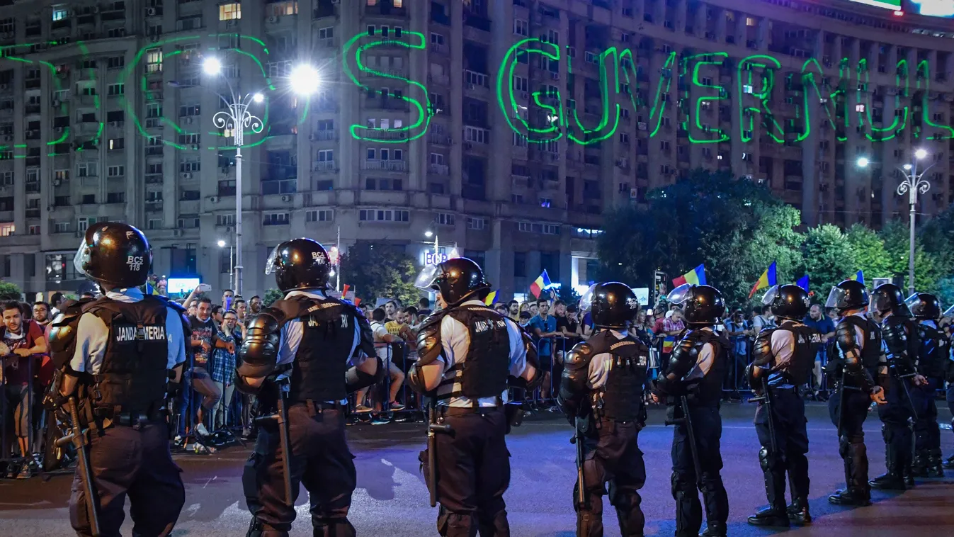 Bukarest, Románia, csendőrök, tüntetés 