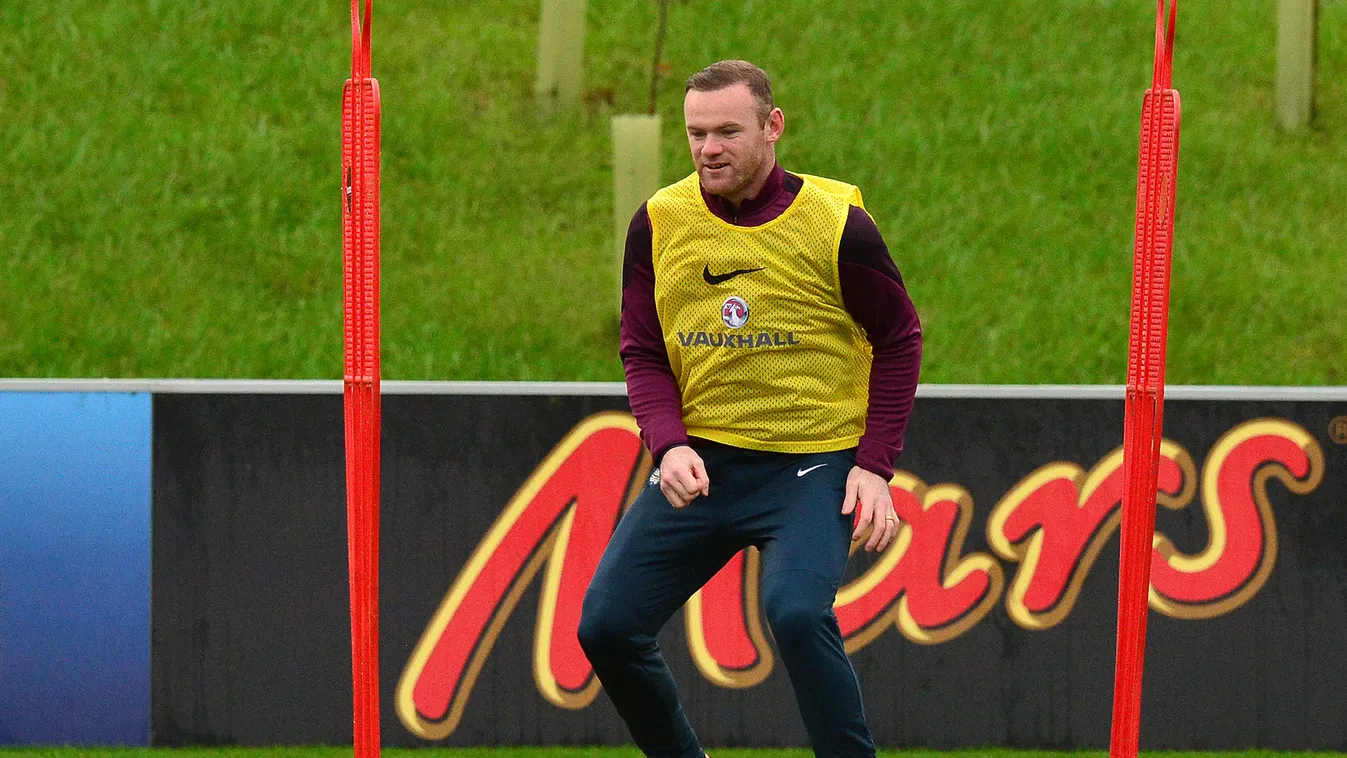 England's Wayne Rooney takes part in a training session at St George's Park near Burton-on-Trent, central England, on November 14, 2014, on the eve of their Euro 2016 qualifying match against Slovenia at Wembley Stadium on November 15, 2014. AFP PHOTO/PAU