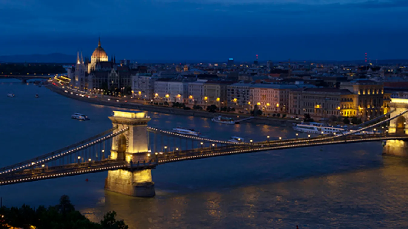 Budapest éjszakai látképe, Lánchíd 