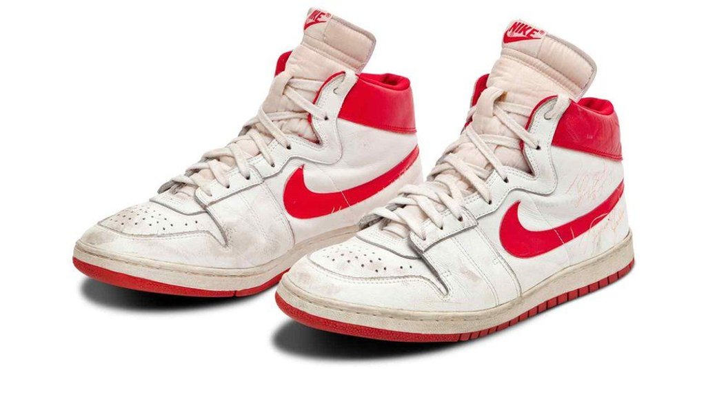 A világ legdrágább sportcipői - fotók 
 3.       Michael Jordan's Nike Air Ships 