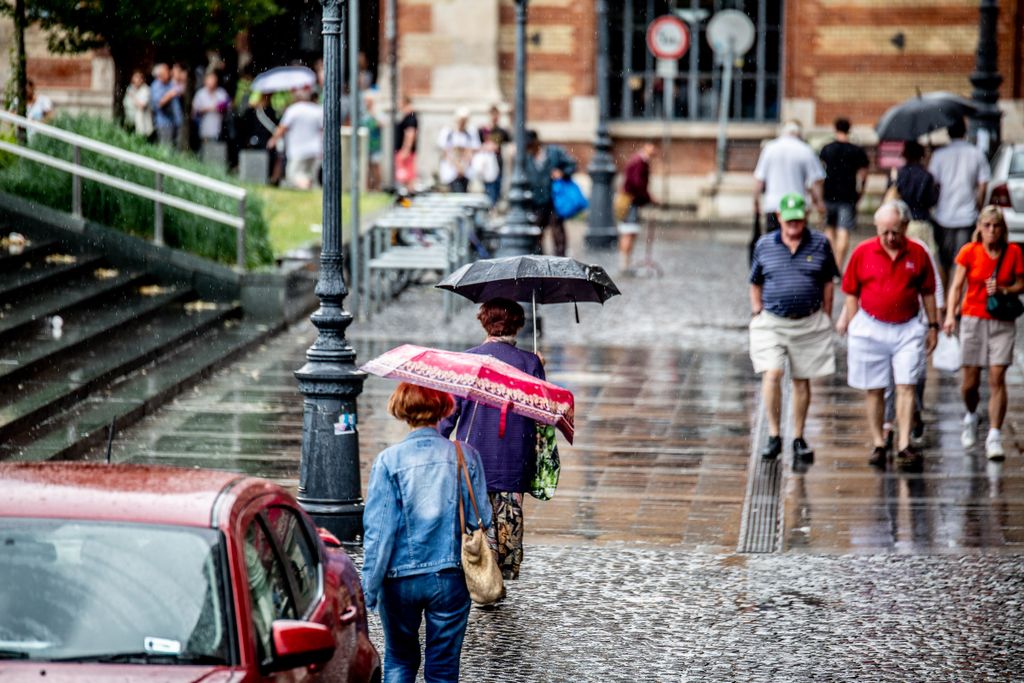 Eső Budapesten, 2018.06.09., GALÉRIA 