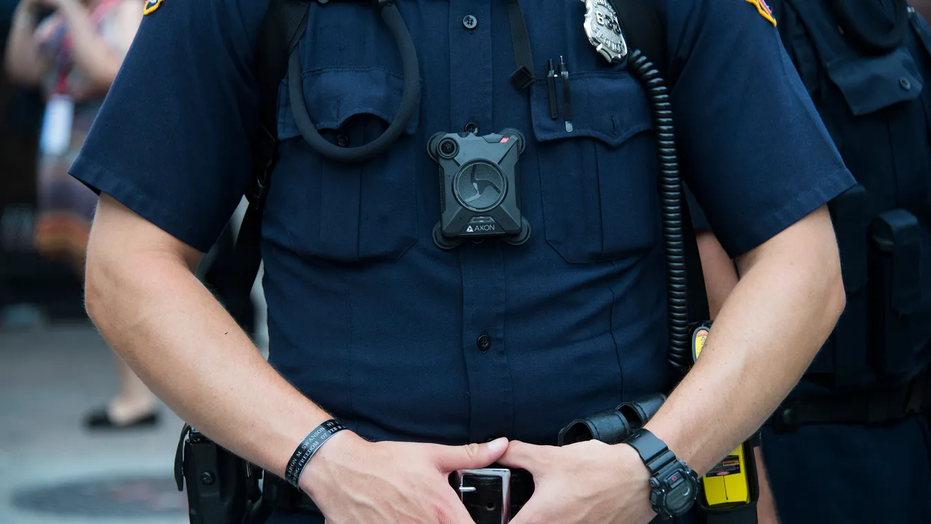 rendőrökre szerelt testkamera 