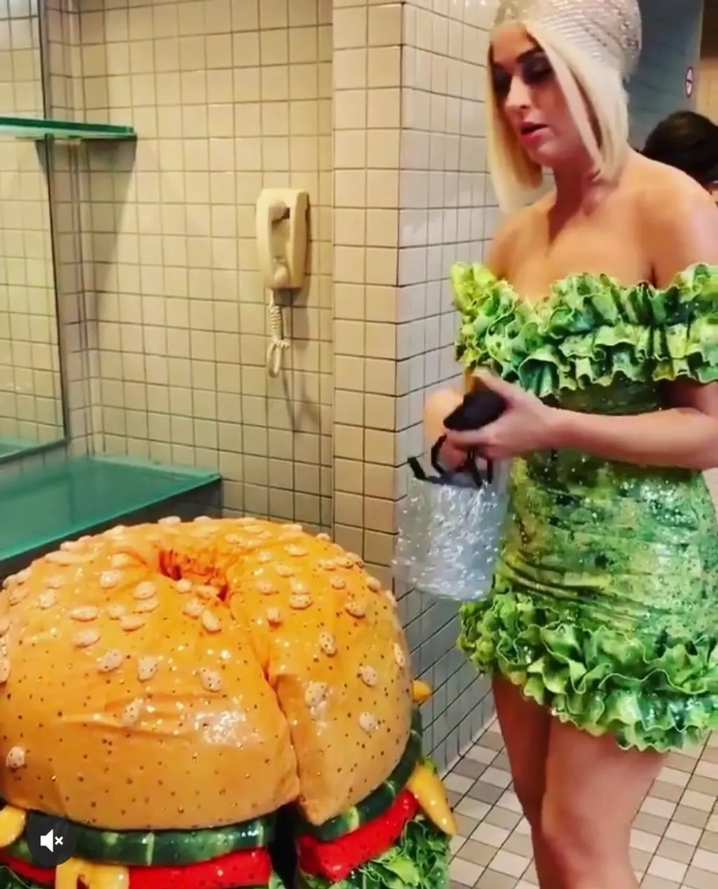 Katy Perry hamburgerruha 