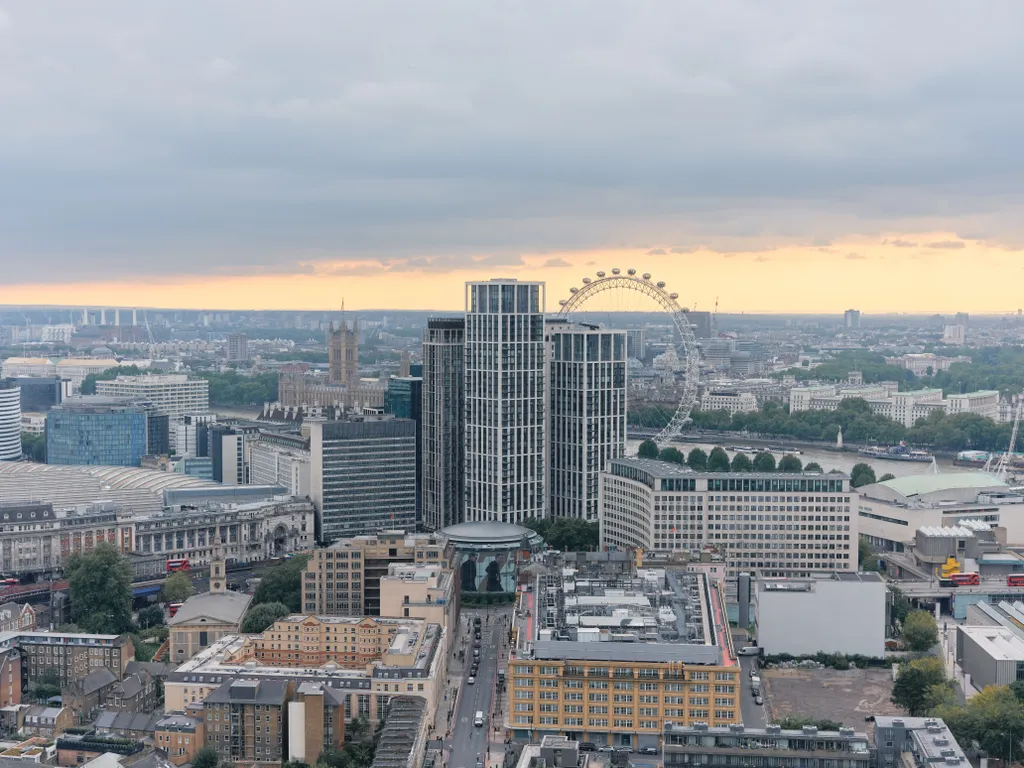 A legzsúfoltabb városok - galéria 
 ENG: Central London londres london business tour angleterre england eye Horizontal CITY TOWER ECONOMY ARCHITECTURE 