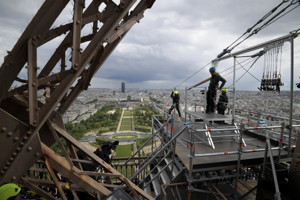 Eiffel-torony drótkötélpálya 