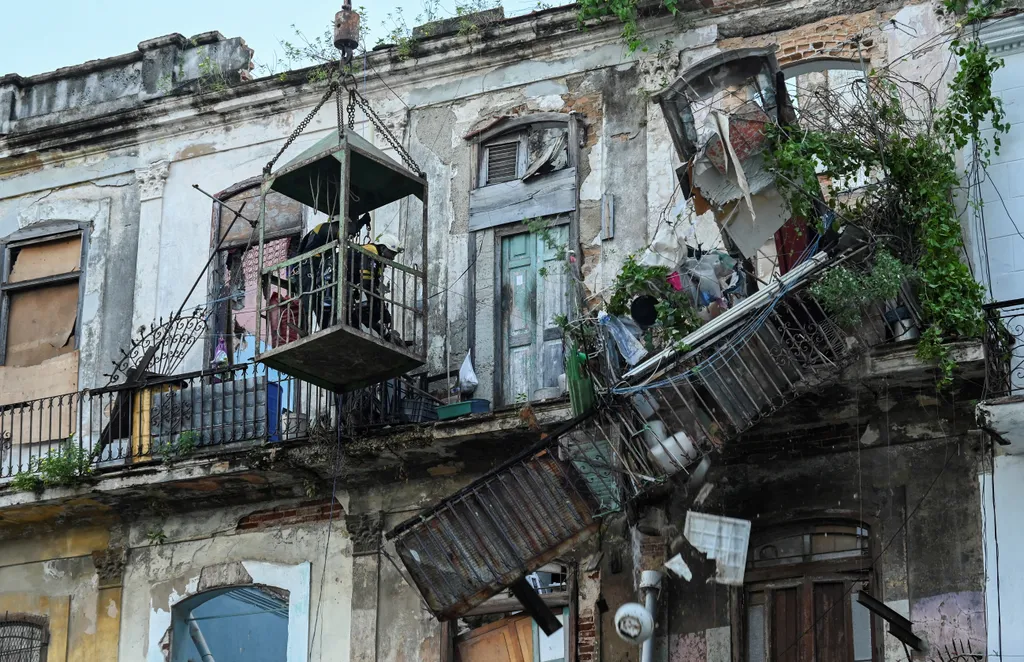 accidente lifestyle TOPSHOTS Horizontal BUILDING COLLAPSE Épületomlás Kuba mentés  meghalt két tűzoltó 