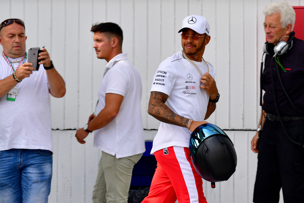 A Forma-1-es Magyar Nagydíj pénteki napja, Lewis Hamilton 