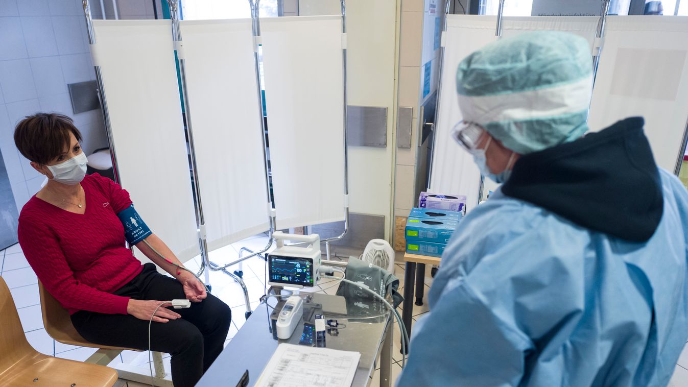 Honvéd kórház maszk lázmérés koronavírus korona vírus védőruha Budapest vizsgálat orvos páciens beteg 