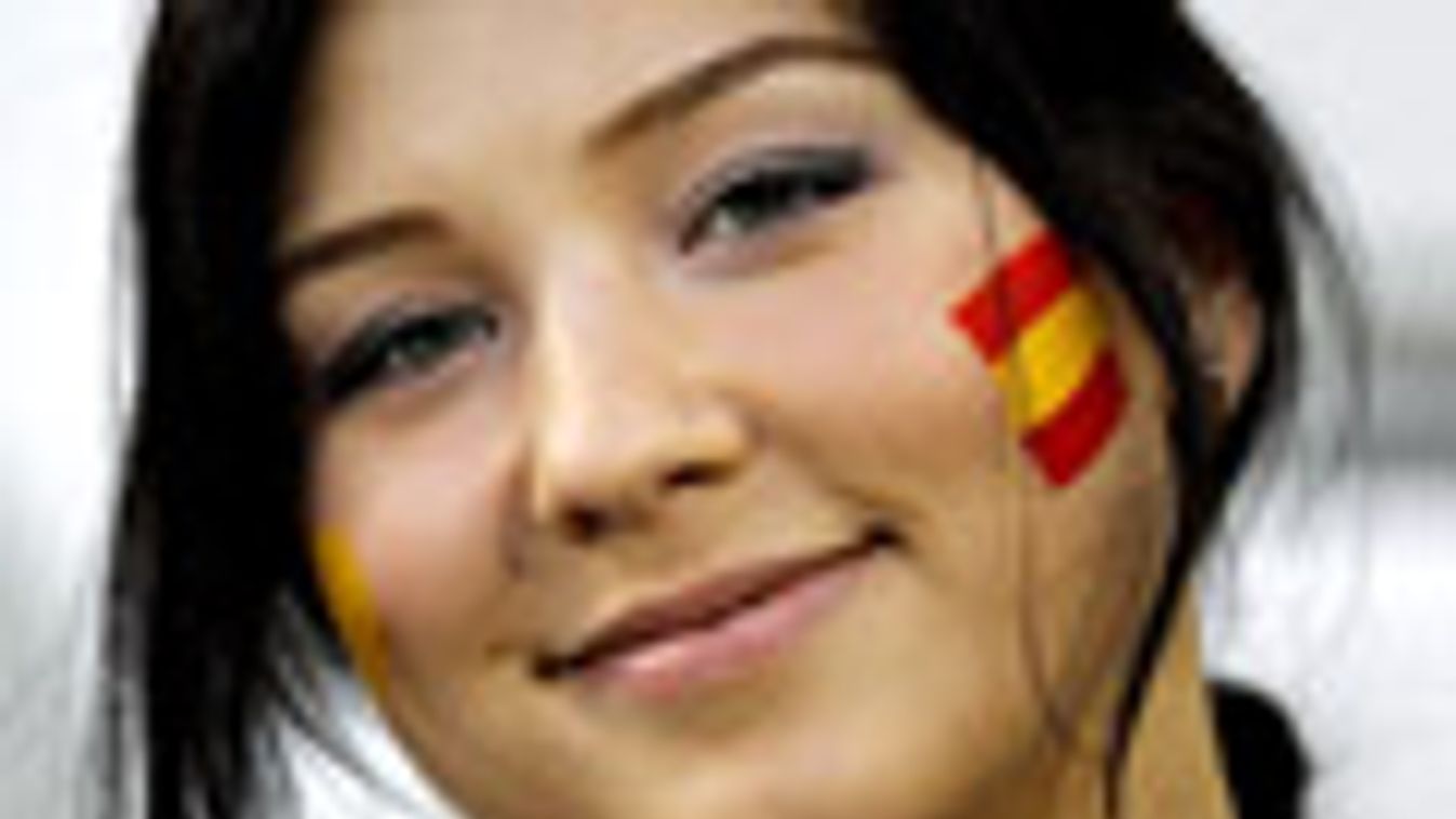 Euro 2012, Foci Eb, negyeddöntő, Miss Spanyolország 4