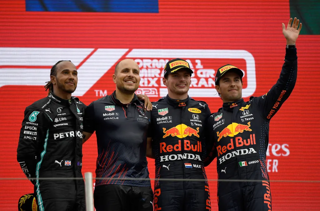 Forma-1, Francia Nagydíj, Max Verstappen, Red Bull, Sergio Pérez, Gianpiero Lambiase, Lewis Hamilton, Mercedes 