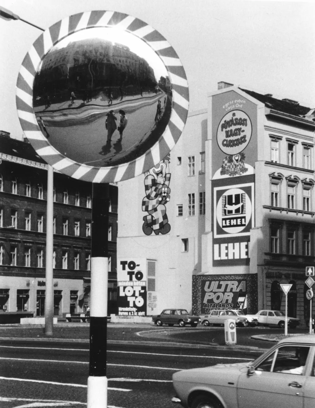 65 éve bevezették a lottót galér Magyarország,
Budapest VIII.
Kálvin tér, Baross utca - Üllői út közötti tűzfal.
ÉV
1977 