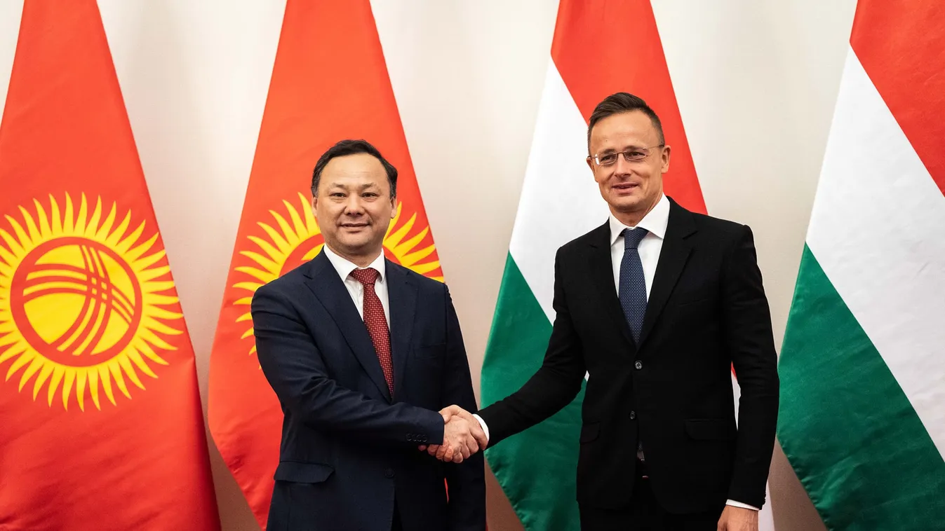 Ruszlan Kazakbajev kirgiz külügyminiszter és Szijjártó Péter külgazdasági és külügyminiszter. 