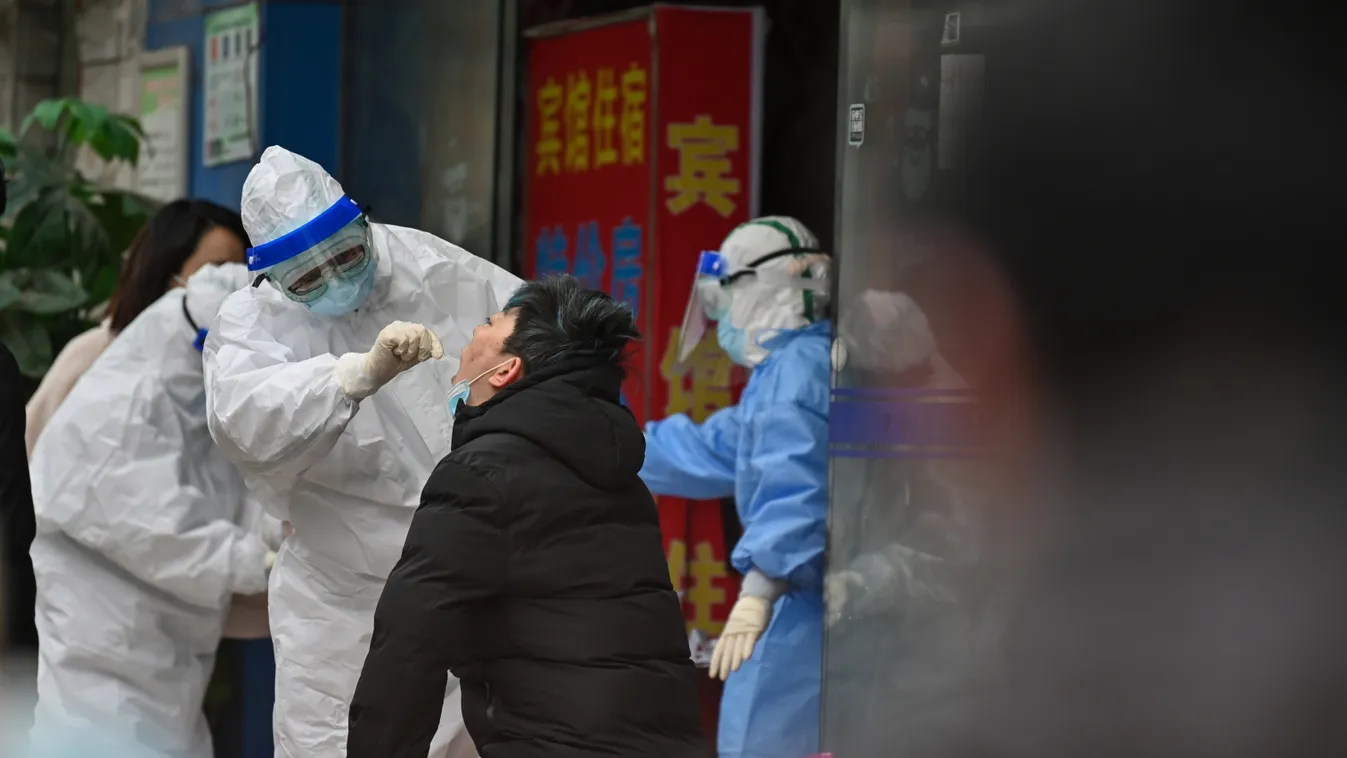 koronavírus korona vírus fertőzés járvány betegség Kína Vuhan mintavétel védőruha 