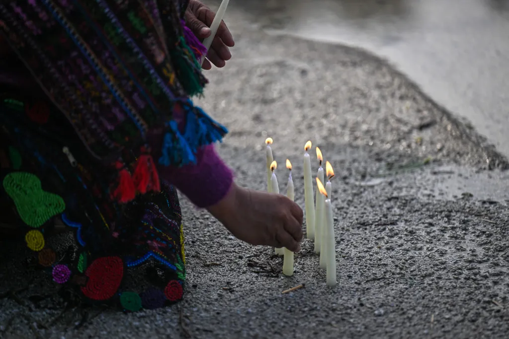 Guatemala, eső, imádkozás, bennszülött nők, imádkoznak, az egészséges termésért, Prayer for Rain, szertartás 