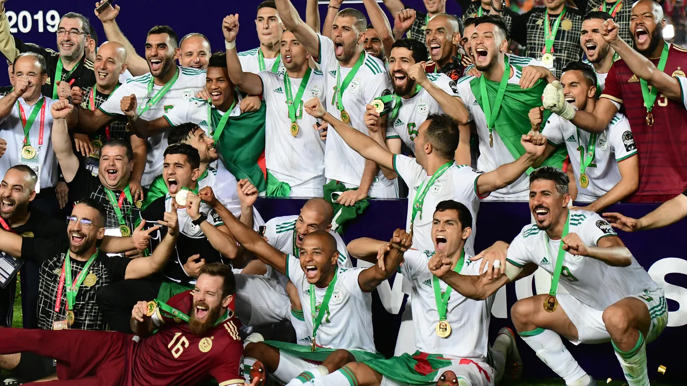 fbl TOPSHOTS Horizontal FOOTBALL FINAL AFRICAN NATIONS CUP TEAM JOY GROUP PICTURE, Afrika Kupa, Algéria 