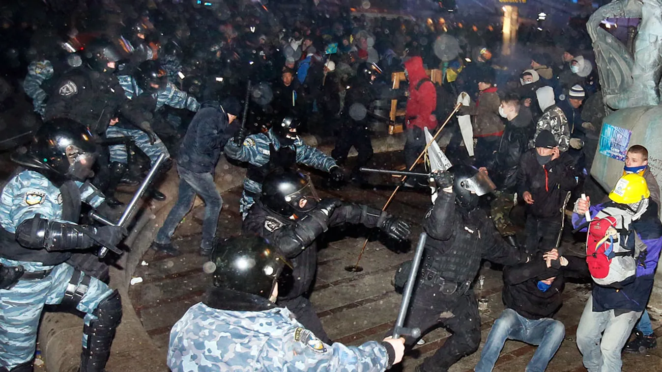 Összacsapott a rendőrség az Ukrajna európai integrációjának leállítása miatt tiltakozó tüntetőkkel Kijevben